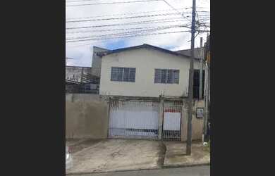 Imagem: A casa possui 2 Dormitórios, 1 Banheiro, 3 Vagas na garagem