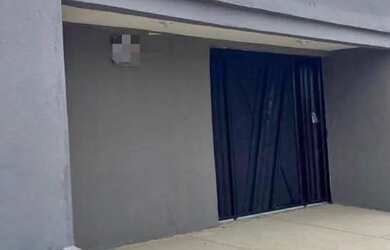 Imagem: A casa possui 2 Dormitórios, 2 Banheiros, 2 Vagas na garagem