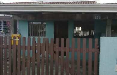 Imagem: A casa possui 2 Dormitórios, 1 Banheiro, 1 Vaga na garagem