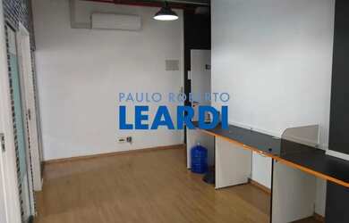 Imagem: O depósito possui 1 Vaga na garagem, 60m² de Área e está