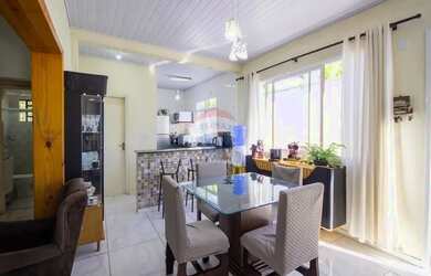 Imagem 5: Casa Aconchegante no Bairro Patronato Conforto, Economia e Localização Estratégica