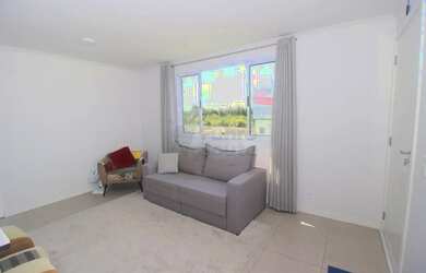 Imagem: O apartamento possui 1 Dormitório, 1 Banheiro, 1 Vaga na garagem