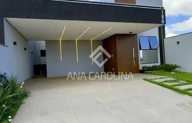 Imagem: A casa em condomínio possui 3 Dormitórios, 1 Banheiro, 3 Vagas