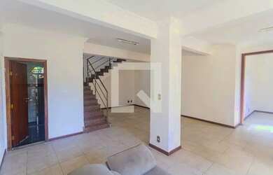 Imagem: A casa em condomínio possui 3 Dormitórios, 3 Banheiros, 3