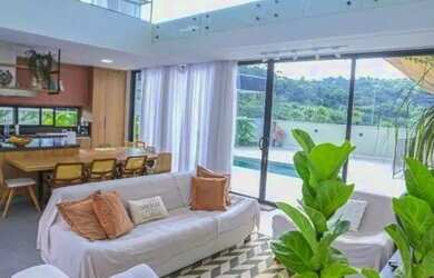 Imagem: A casa em condomínio possui 4 Dormitórios, 2 Banheiros, 5