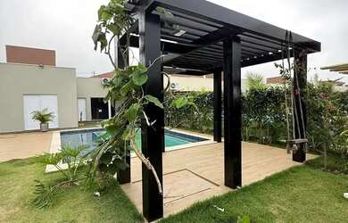 Imagem: A casa em condomínio possui 3 Dormitórios, 3 Banheiros, 2