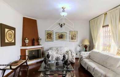 Imagem: A casa possui 5 Dormitórios, 5 Banheiros, 4 Vagas na garagem