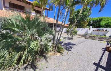 Imagem: A casa possui 4 Dormitórios, 3 Banheiros, 2 Vagas na garagem