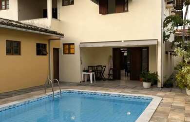 Imagem: A casa em condomínio possui 4 Dormitórios, 5 Banheiros, 2