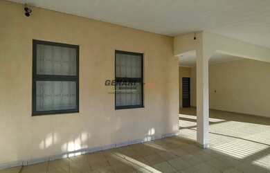 Imagem: A casa possui 3 Dormitórios, 4 Banheiros, 5 Vagas na garagem