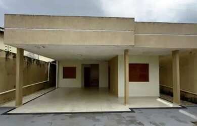 Imagem: A casa possui 3 Dormitórios, 2 Banheiros e está localizado