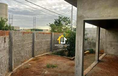 Imagem: A casa possui 3 Dormitórios, 4 Banheiros, 195m² de Área e