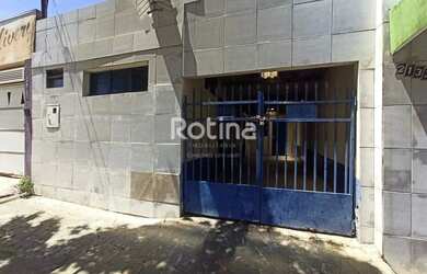 Imagem: A casa possui 3 Dormitórios, 2 Banheiros, 1 Vaga na garagem