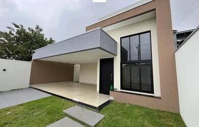 Imagem: A casa possui 3 Dormitórios, 2 Banheiros, 2 Vagas na garagem