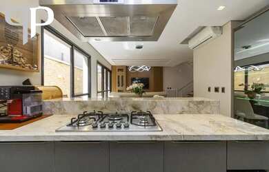 Imagem: A casa em condomínio possui 3 Dormitórios, 3 Banheiros, 2