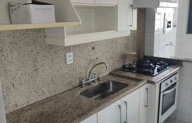 Imagem: O apartamento possui 2 Dormitórios, 1 Banheiro, 1 Vaga na garagem