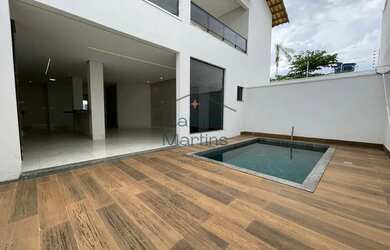 Imagem: A casa possui 5 Dormitórios, 5 Banheiros, 4 Vagas na garagem