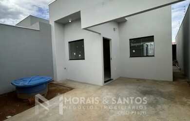 Imagem: A casa possui 2 Dormitórios, 2 Banheiros, 1 Vaga na garagem