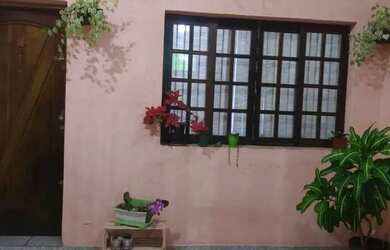 Imagem: A casa possui 2 Dormitórios, 2 Banheiros, 1 Vaga na garagem