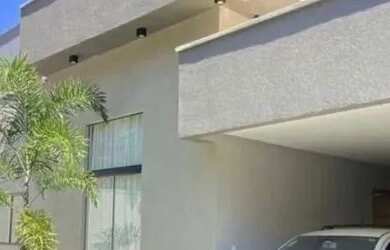 Imagem: A casa à venda possui 3 Dormitórios, 2 Banheiros, 4 Vagas