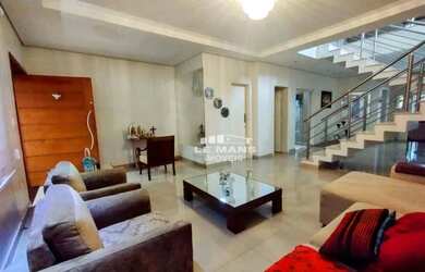 Imagem: A casa possui 3 Dormitórios, 3 Banheiros, 2 Vagas na garagem