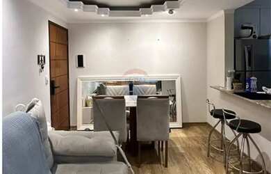 Imagem: O apartamento possui 2 Dormitórios, 1 Banheiro, 1 Vaga na garagem