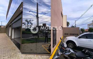 Imagem: O depósito possui 5 Vagas na garagem, 58m² de Área e está