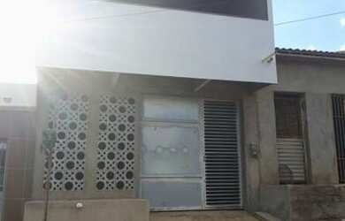 Imagem: A casa possui 4 Dormitórios, 2 Vagas na garagem e está localizado