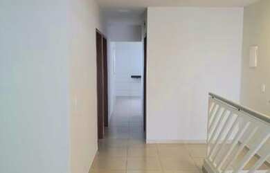 Imagem: A casa possui 3 Dormitórios, 2 Banheiros, 1 Vaga na garagem