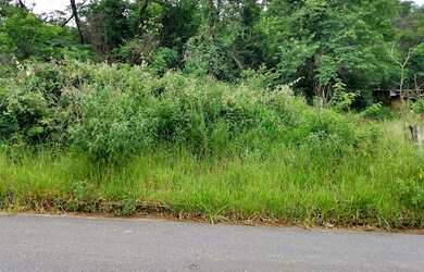 Imagem: O terreno possui 200m² de Área e está localizado em Castanheira