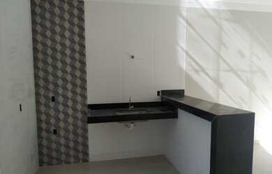 Imagem: A casa possui 2 Dormitórios, 1 Banheiro, 1 Vaga na garagem