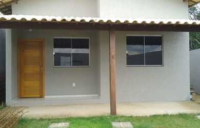 Imagem: A casa possui 1 Dormitório, 1 Banheiro, 2 Vagas na garagem