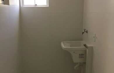 Imagem: A casa possui 2 Dormitórios, 2 Banheiros, 1 Vaga na garagem