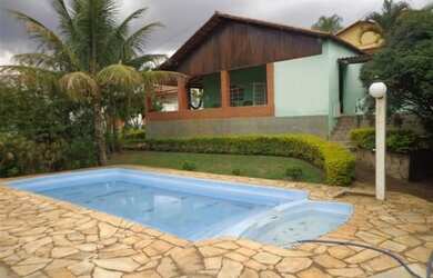 Imagem: A casa em condomínio possui 5 Dormitórios, 4 Banheiros, 4