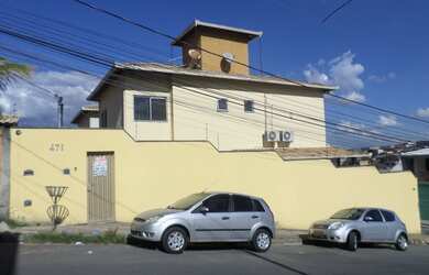 Imagem: A casa possui 3 Dormitórios, 2 Banheiros, 3 Vagas na garagem