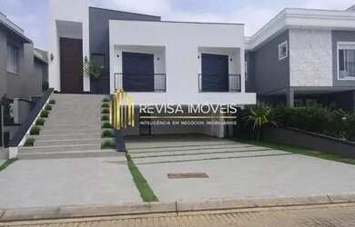 Imagem: A casa em condomínio possui 4 Dormitórios, 5 Banheiros, 3