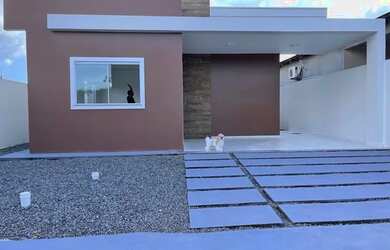 Imagem: A casa possui 3 Dormitórios, 2 Banheiros, 65m² de Área e