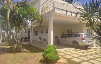 Imagem: A casa em condomínio possui 5 Dormitórios, 800m² de Área