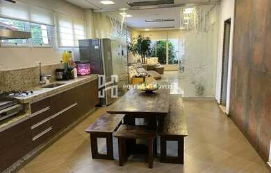 Imagem: A casa possui 3 Dormitórios, 5 Banheiros, 3 Vagas na garagem