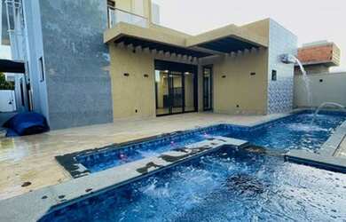 Imagem: A casa em condomínio possui 4 Dormitórios, 3 Banheiros, 2