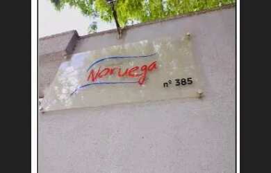 Imagem: O apartamento possui 3 Dormitórios, 1 Banheiro, 1 Vaga na garagem