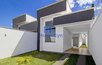 Imagem: A casa possui 3 Dormitórios, 2 Banheiros, 2 Vagas na garagem