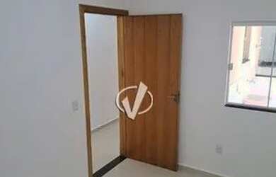 Imagem: A casa possui 2 Dormitórios, 2 Banheiros, 2 Vagas na garagem