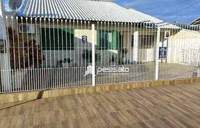 Imagem: A casa possui 3 Dormitórios, 1 Banheiro, 4 Vagas na garagem