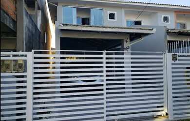 Imagem: A casa à venda possui 2 Dormitórios, 3 Banheiros, 1 Vaga na