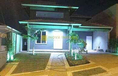 Imagem: A casa em condomínio possui 3 Dormitórios, 5 Banheiros, 223m²