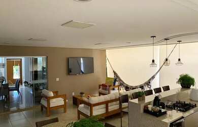 Imagem: A casa em condomínio possui 4 Dormitórios, 4 Banheiros, 2