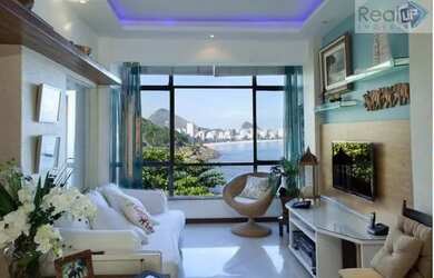 Imagem: O apartamento possui 3 Dormitórios, 1 Banheiro, 1 Vaga na garagem