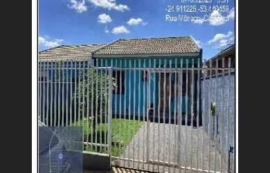 Imagem: A casa possui 3 Dormitórios, 1 Banheiro, 1 Vaga na garagem