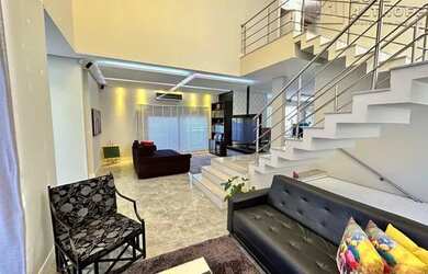 Imagem: A casa possui 4 Dormitórios, 5 Banheiros, 5 Vagas na garagem